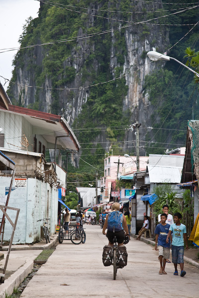 El Nido is a port village/chilled tourist town nestled amongst towering cliffs and a stunning bay.